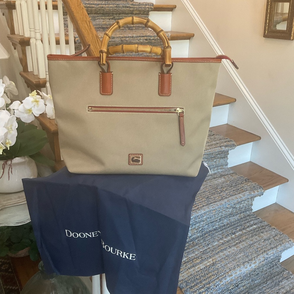 LIKE NEW Dooney & Bourke Bamboo Handle Tote